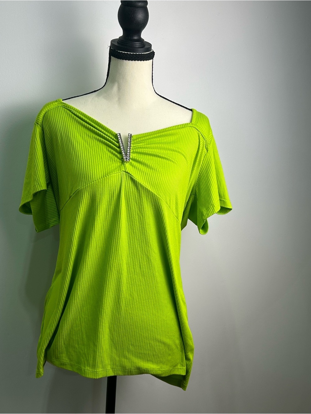 Rhinestone V-Accent Short Sleeve Tee in Lime Green